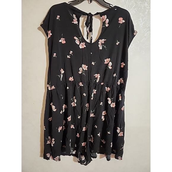 Torrid Womens Romper Short Set Button Front Black Floral 4 Plus Sz Sleeveless - Picture 5 of 7